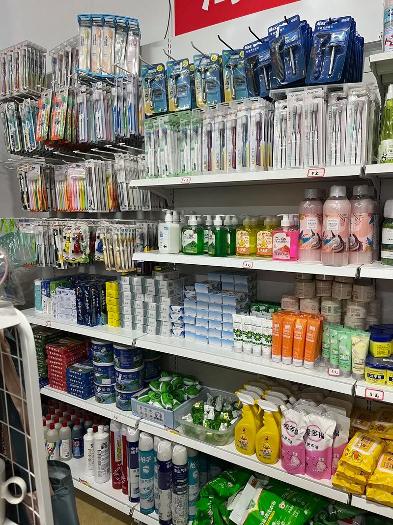 實體店鋪誠信經(jīng)營之道 日用品、飾品與學(xué)生用品的綜合百貨服務(wù)