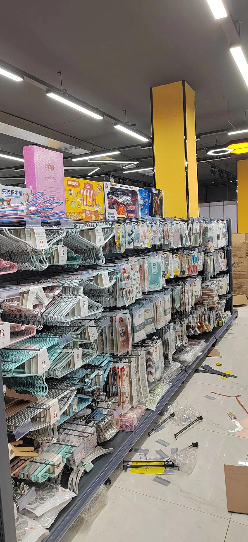 超市陳列中的日用百貨 價格實惠與品質(zhì)的雙重保障